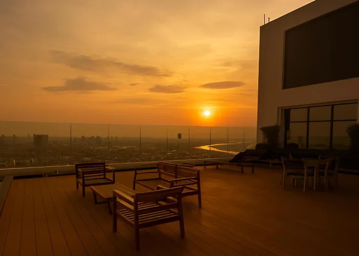 Luxury Loft With Stunning 25th Floor View アパート