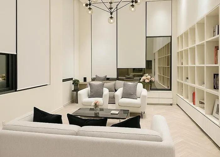 Luxury Loft With Stunning 25th Floor View アパート